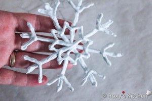 How to Make Royal Icing Snowflakes-31