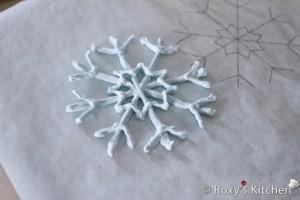 How to Make Royal Icing Snowflakes-32