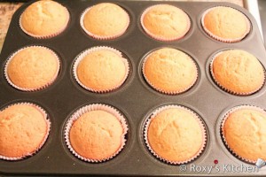 Strawberry Cupcakes - Bake Cupcakes for 20 minutes