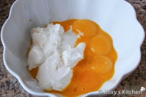 Beef Tripe Soup - Mix the egg yolks and sour cream