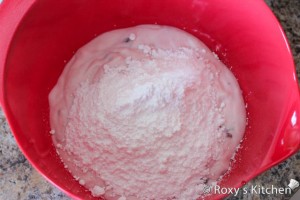 Easter Cake - Mix the yogurt and 150g powdered sugar until the sugar dissolves.