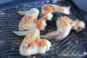 Grilled Chicken Wings (Saramura de Aripioare) - Cook the wings until golden brown