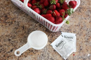 No-Bake Summer Cake - Vanilla Mousse with Strawberry Jelly - Strawberry jelly ingredients