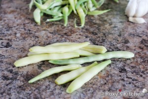 Green Beans with Garlic & Mayo - Wash the green beans and trim the ends. 