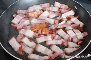Country-Style Soup (Ciorba Taraneasca) - Heat 2-3 Tbsp oil in a pan, add the pork slices and cook for 5 minutes.