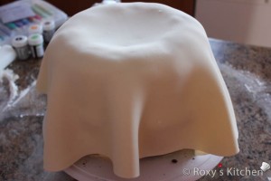 Pumpkin Cake - Roll out the fondant and cover the cake.