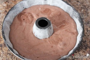 Pumpkin Cake - Pour batter into pan.