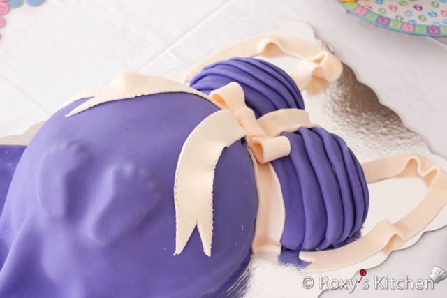 Pregnant Belly Cake