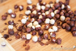 Roast hazelnuts in the oven for 6 minutes