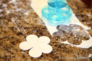 How to make roses out of fondant