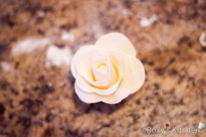 How to make roses out of fondant