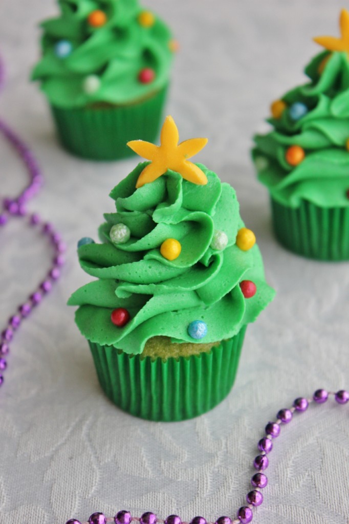 10 Irresistible Christmas Tree Cupcakes - Roxy's Kitchen