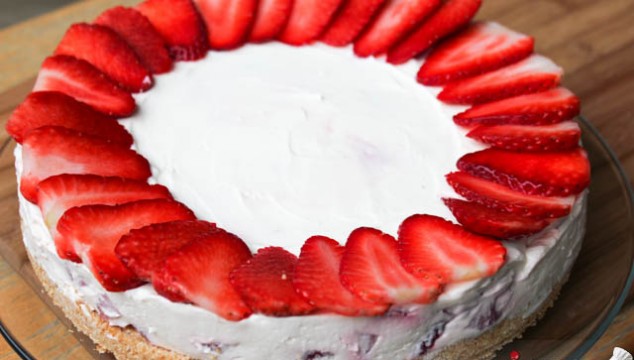 Strawberry Crème Fraîche Cheesecake