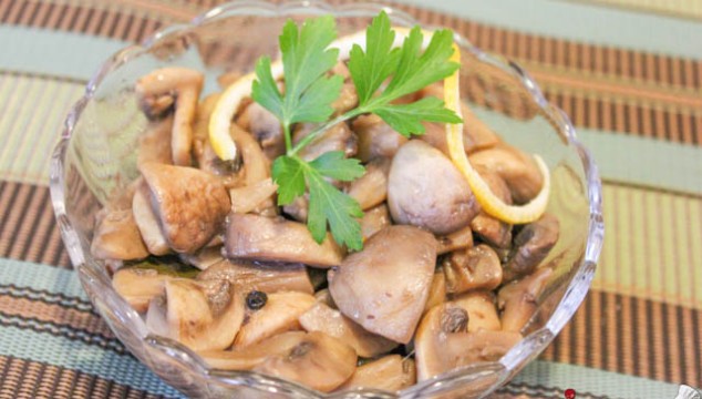 Marinated Mushrooms / Ciuperci Marinate
