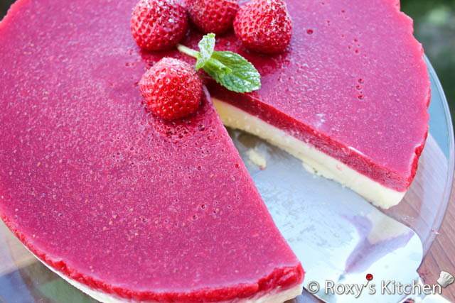 No-Bake Summer Cake - Vanilla Mousse with Strawberry Jelly / Tort cu Mousse de Vanilie si Jeleu de Capsuni