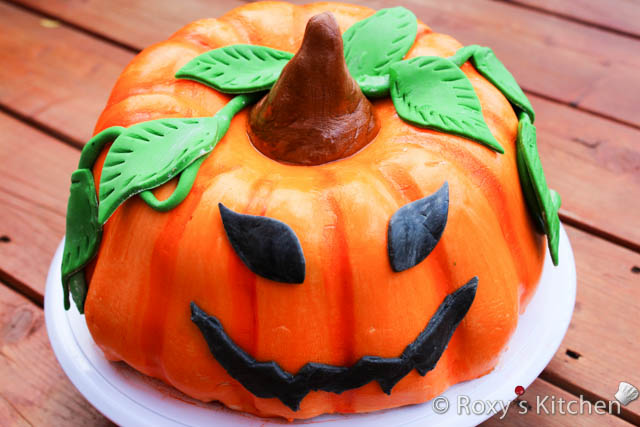 How to Make a Halloween Pumpkin Cake | Roxy's Kitchen