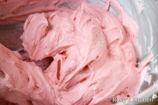 Ombre Petal Cake - Add more colour to make a dark pink. Put ½ of the remaining buttercream in a decorator bag.