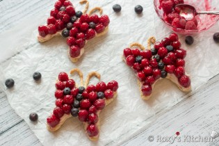 5-Ingredient Cream Cheese Berry Butterfly Tarts | Roxy's Kitchen