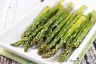 Crispy Roasted Asparagus - The recipe that made me fall in love with asparagus! | Roxy's Kitchen