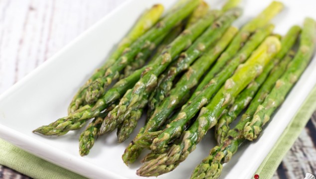 Crispy Roasted Asparagus - The recipe that made me fall in love with asparagus! | Roxy's Kitchen