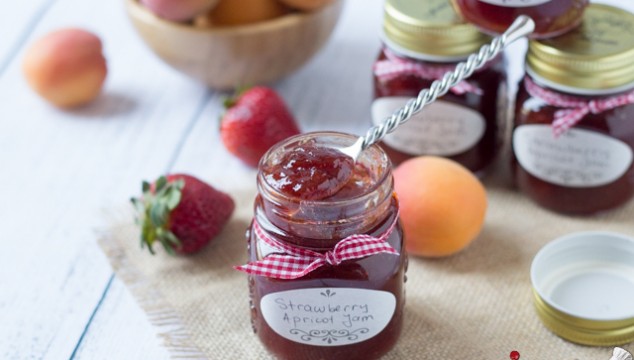 4-Ingredient Homemade Strawberry Apricot Jam