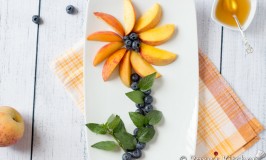 5-Ingredient Peach Blueberry Fruit Salad with Honey-Lime Dressing | Roxy's Kitchen #healthy #lowcalories