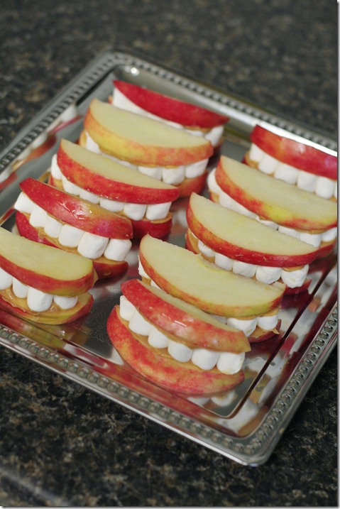 15 Genius Halloween Treats  - Apple Teeth