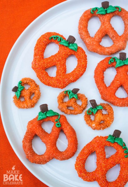 15 Genius Halloween Treats  - Chocolate Covered Pumpkin Pretzels