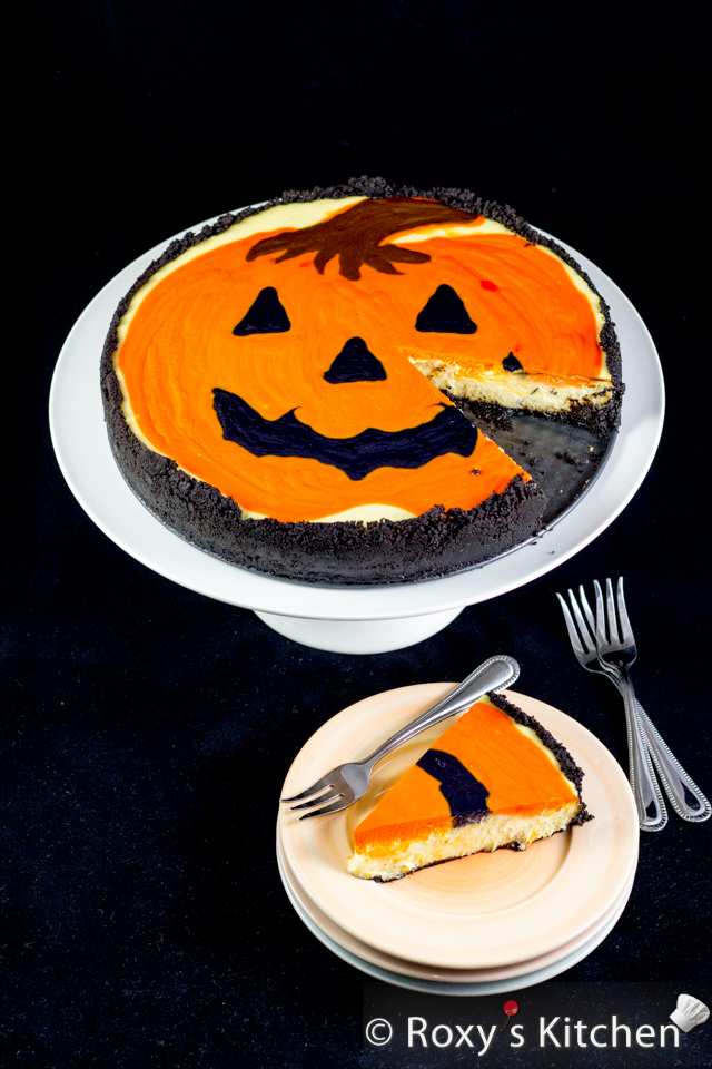 Decorated Pumpkin Cheesecake (tutorial with step by step photos) - Decorating technique is easier than you might think! Colour some of the batter and pipe away! 