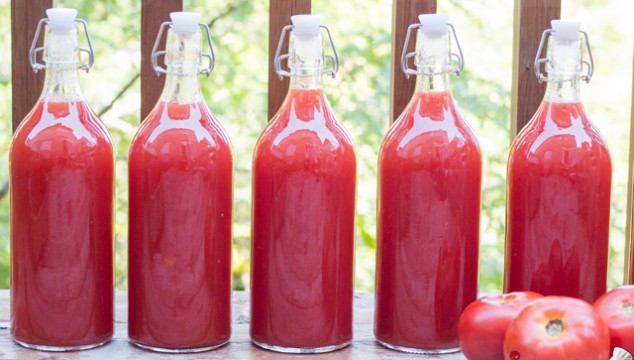 7 Healthy Reasons Why You Should Drink Tomato Juice + Easy Recipe for Preserving Tomato Juice for Winter