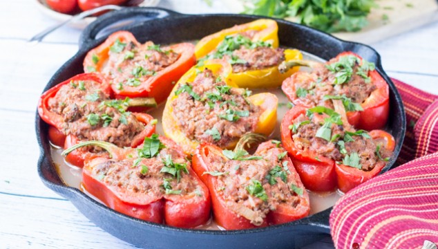 Easy Stuffed Peppers - Definitely one of my mom's best recipes! | Roxy's Kitchen