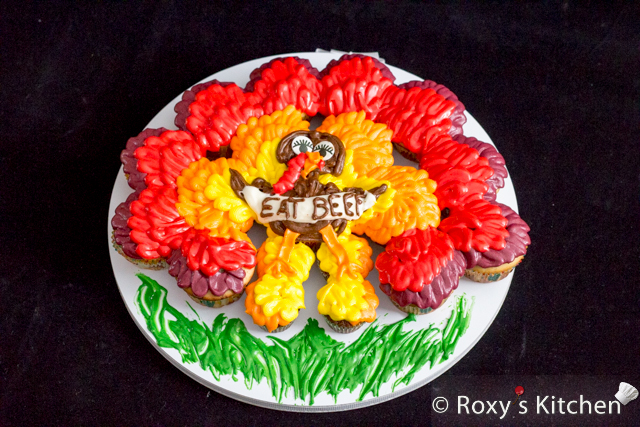 https://roxyskitchen.com/wp-content/uploads/2014/10/Thanksgiving-Turkey-Cupcake-Cake-17.jpg