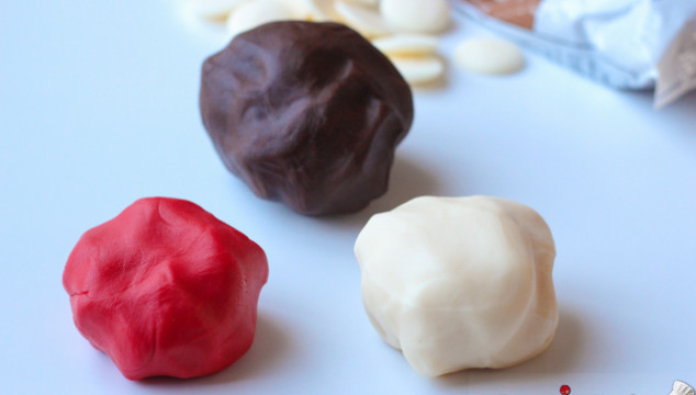 How to Make Modeling Chocolate for decorating cakes, cupcakes and cookies