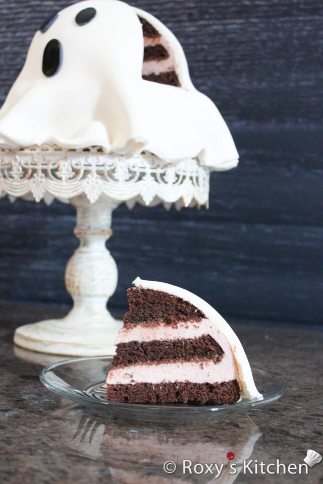 Ghost Cake Slice / Strawberry Mousse & Chocolate