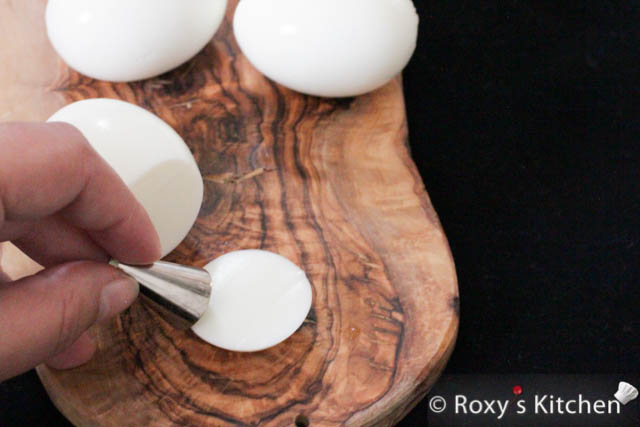 Use the large part of the round decorating tip to cut the ears and mouth. Make the mouth slimmer if needed. 