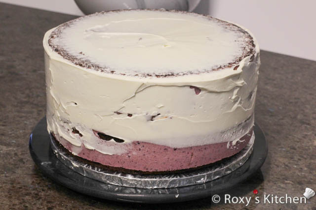 Apply a thin layer of frosting to crumb coat the cake. 