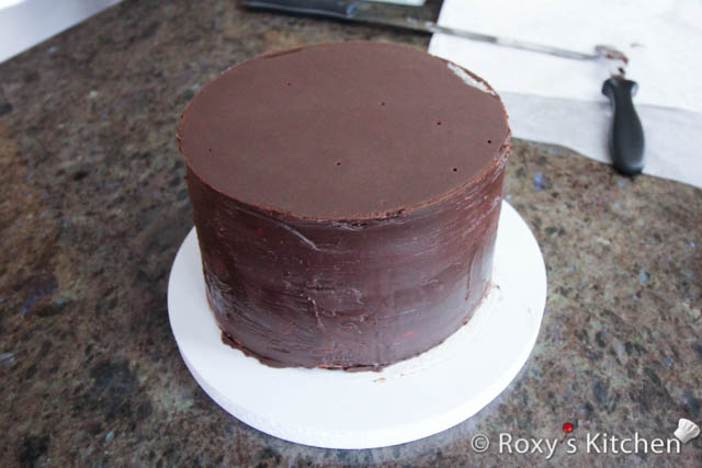 Also, use about 150-200 g unwhipped chocolate ganache / firm frosting to crumb coat the cake.