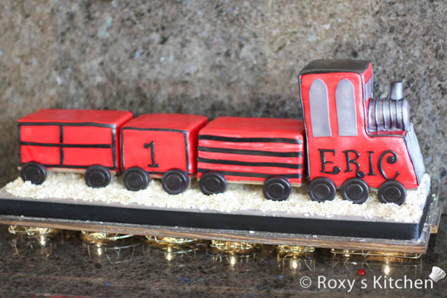 Train Themed Birthday Party Cakes - How to Make a Train Cake

