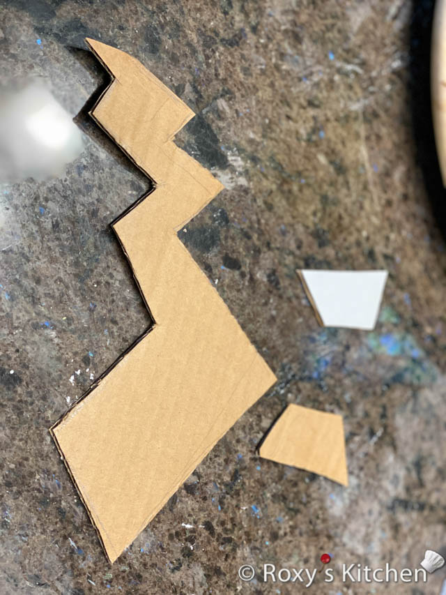 For the tail, I cut out the shape out of cardboard. 