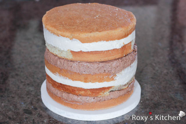 Lastly, add on top the second cake you filled with mascarpone mousse. 