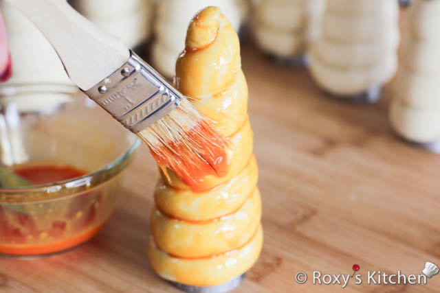 Brush each carrot-shaped dough with the orange egg mixture. 