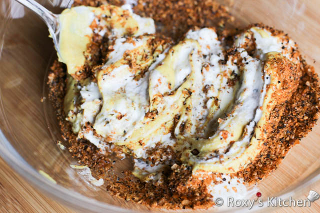 In a bowl, mix together the plain yogurt, chicken spice blend, and mustard.