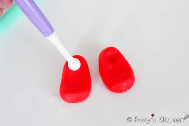 Use the small fondant ball tool from the 10-Pc. Fondant/Gum Paste Tool Set to make the foot pocket. 