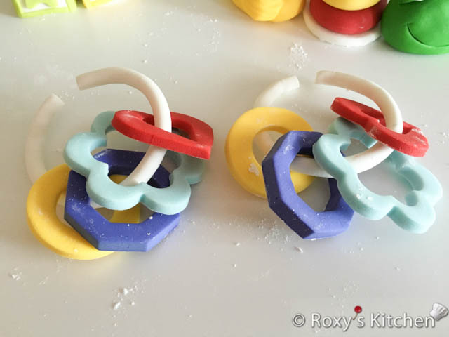 How to make a fondant/gum paste baby ring o' links / link toys