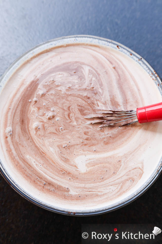 Gently mix the cooled chocolate banana custard into the whipped cream using a whisk. 