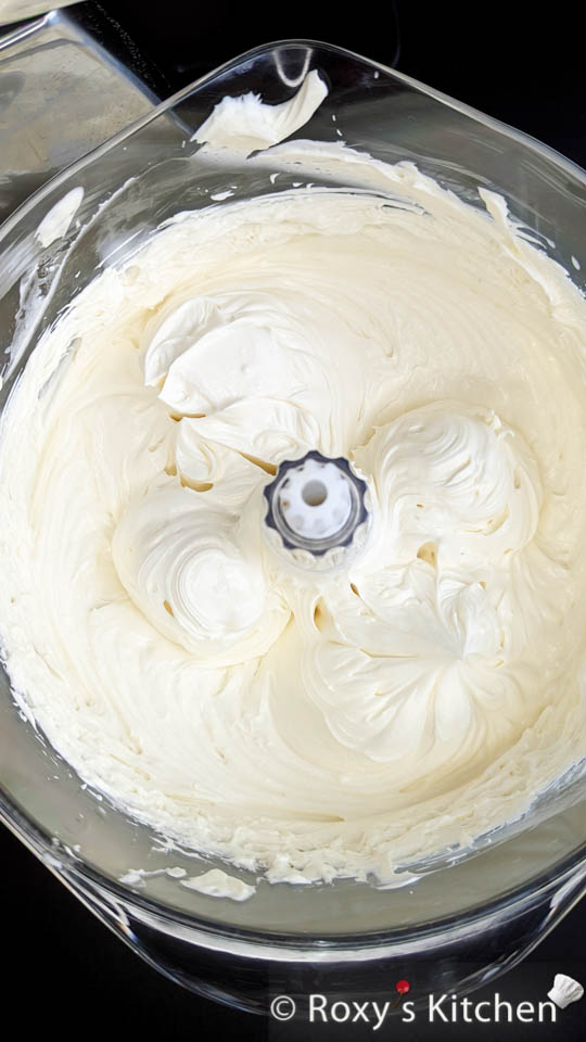 5-Minute Mascarpone & Whipped Cream Frosting 