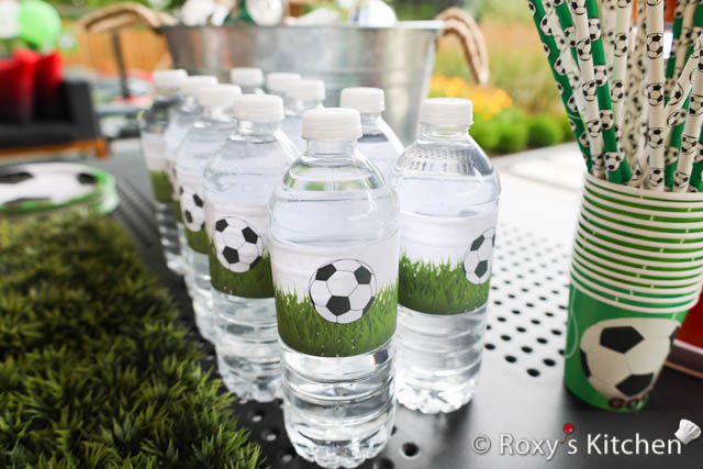 Soccer-themed bottle labels - free printables 