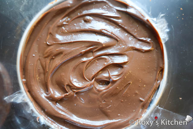Spread 1/3 of the unwhipped chocolate ganache filling.