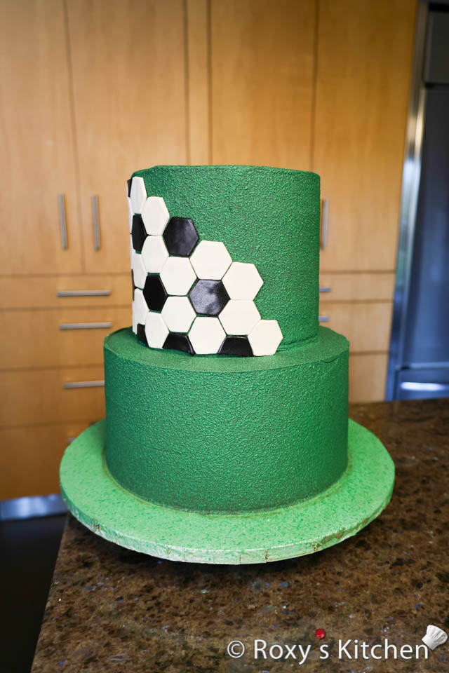 How to make a hexagon-shaped pattern for a soccer cake 