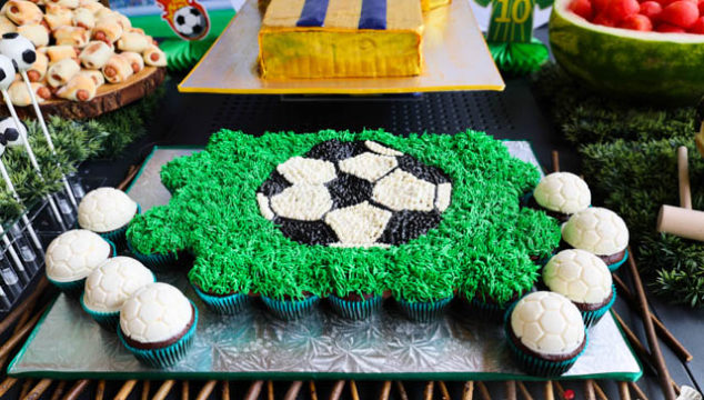 Pull-Apart Soccer Cupcake Cake